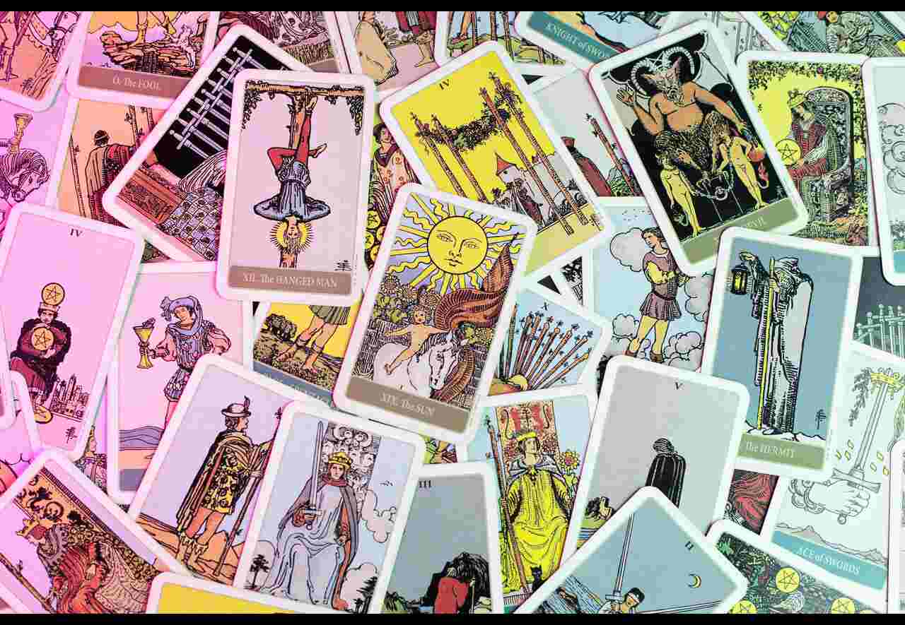 L’invidiabile giro di affari che ruota attorno alla cartomanzia telefonica