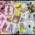 L’invidiabile giro di affari che ruota attorno alla cartomanzia telefonica