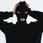 Un ladro si è introdotto in casa: come comportarsi in queste situazioni