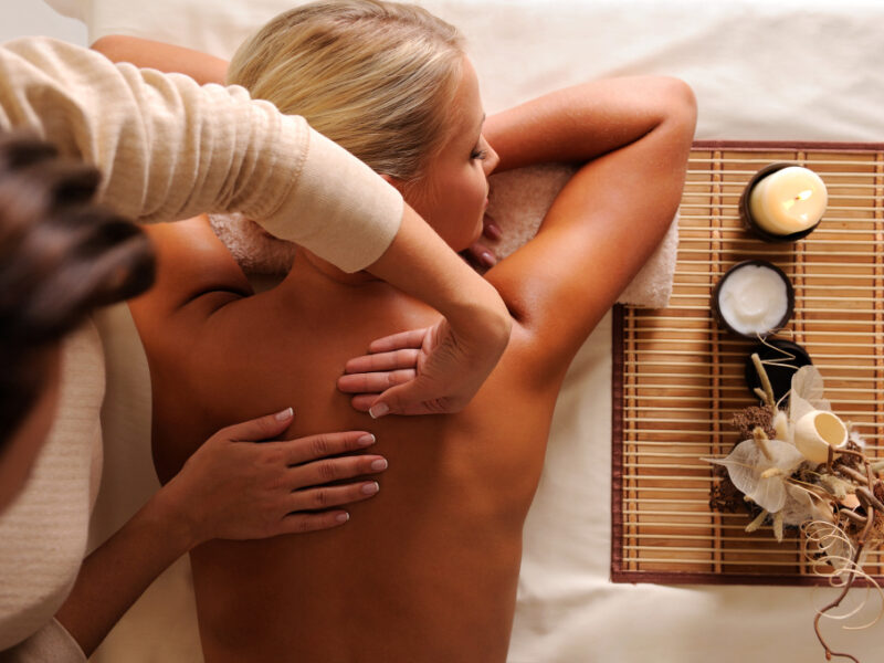 Arredare l’area massaggio di un centro estetico: consigli e i migliori lettini in commercio